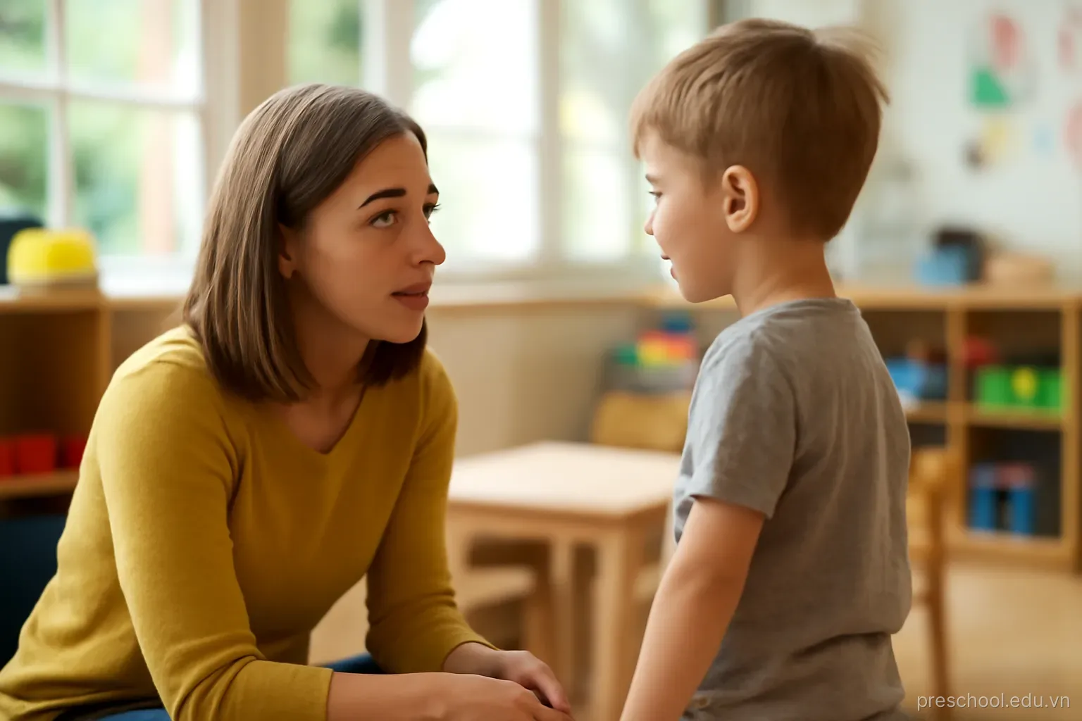 Trẻ cắn, đánh, giành đồ: hiểu nguyên nhân trước khi xử lý